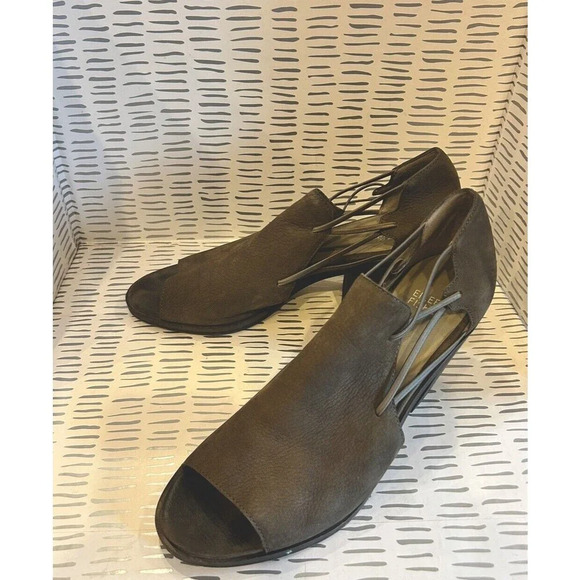 Eileen Fisher Womens 9.5 Sandals Block Heel Olive Khaki Leather Strappy Open Toe - Picture 1 of 7